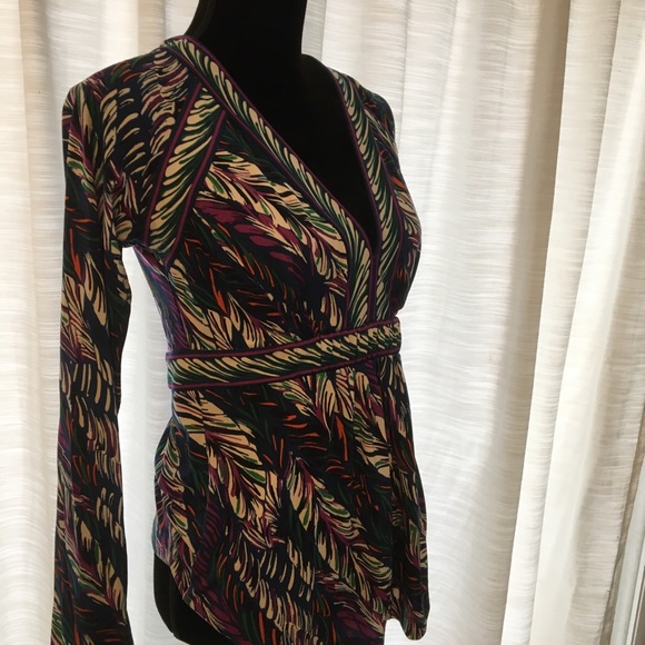 BCBG top M long sleeve V-neck great shape! - Picture 6 of 6
